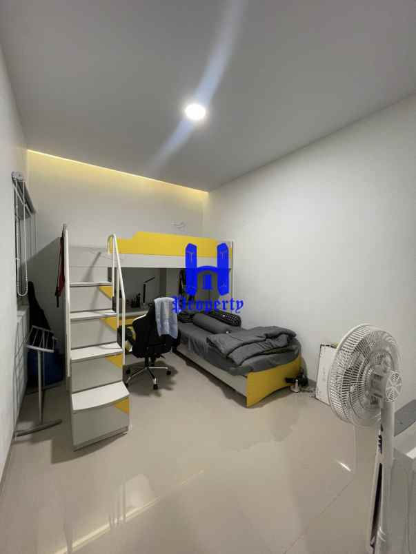 dijual villa komplek imperial mansion