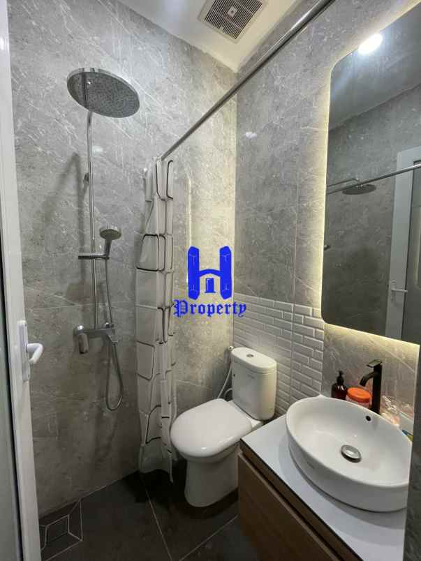 dijual villa komplek imperial mansion