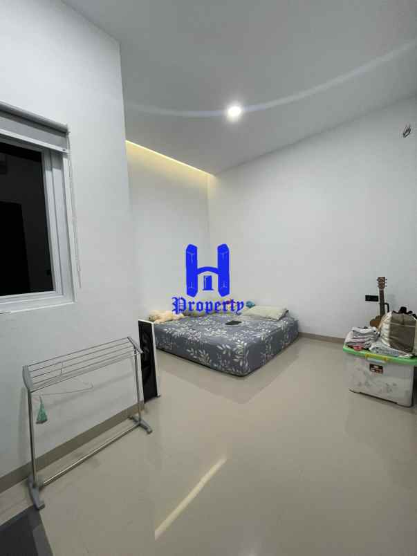 dijual villa komplek imperial mansion