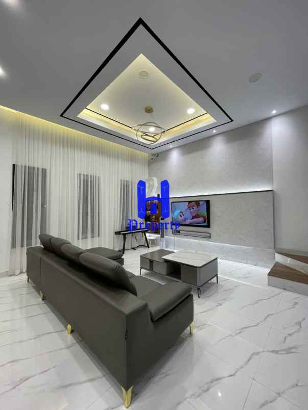 dijual villa komplek imperial mansion