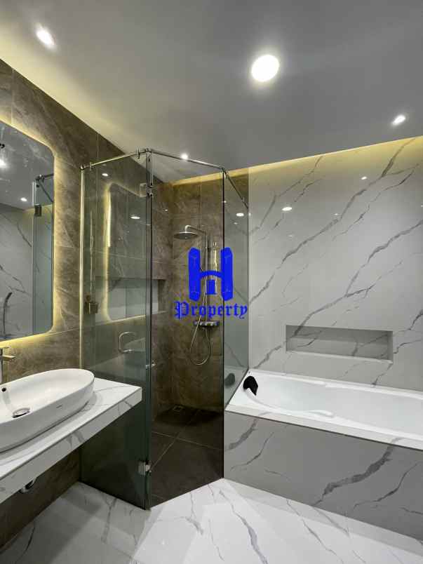 dijual villa komplek imperial mansion