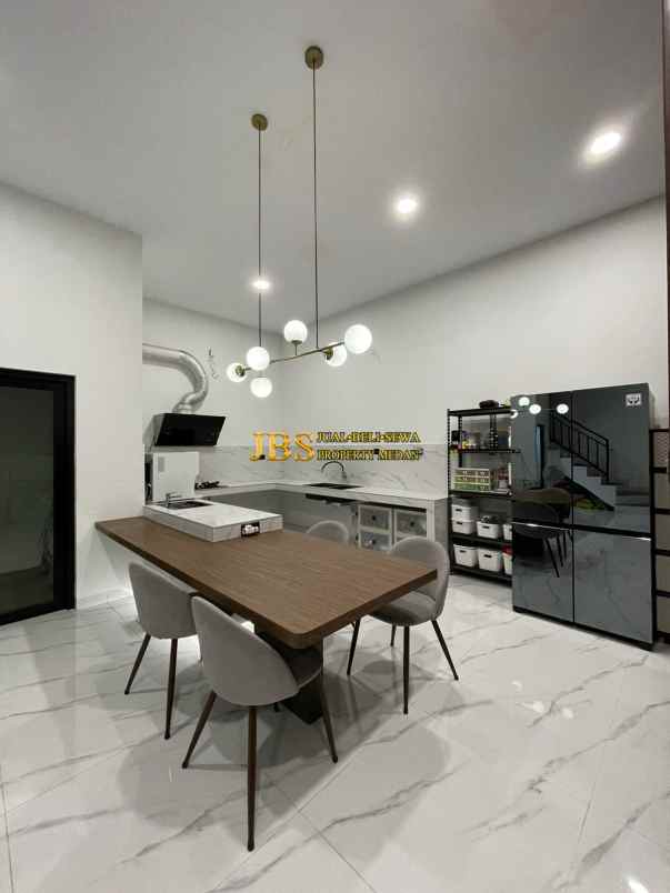 dijual villa komplek imperial mansion