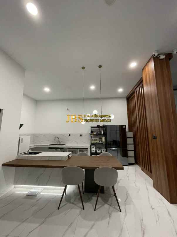 dijual villa komplek imperial mansion