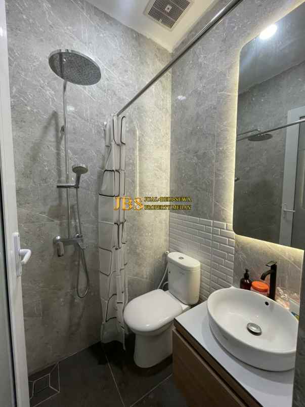 dijual villa komplek imperial mansion