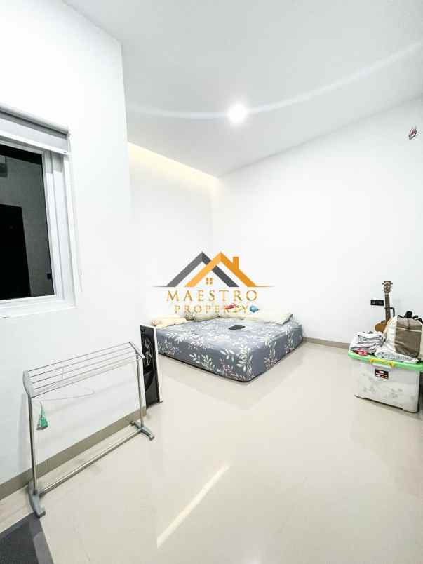 dijual villa komplek imperial mansion