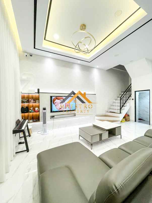 dijual villa komplek imperial mansion