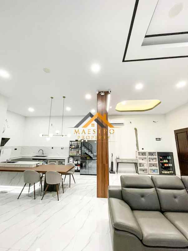 dijual villa komplek imperial mansion