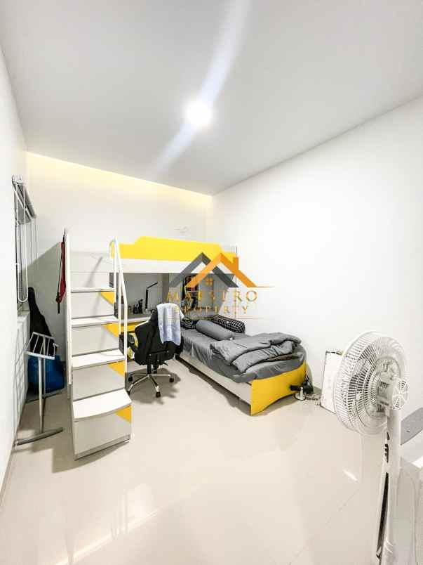 dijual villa komplek imperial mansion