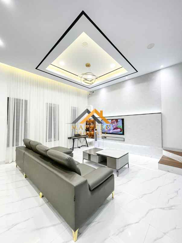 dijual villa komplek imperial mansion