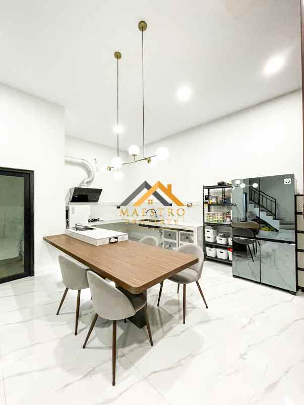 dijual villa komplek imperial mansion