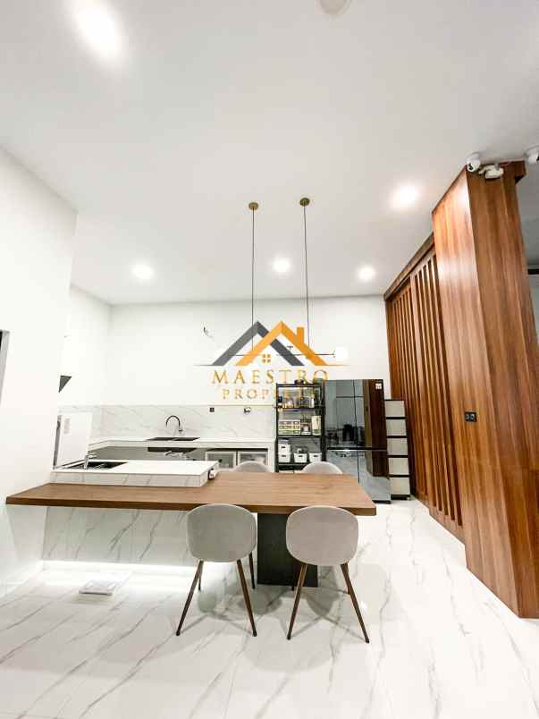 dijual villa komplek imperial mansion