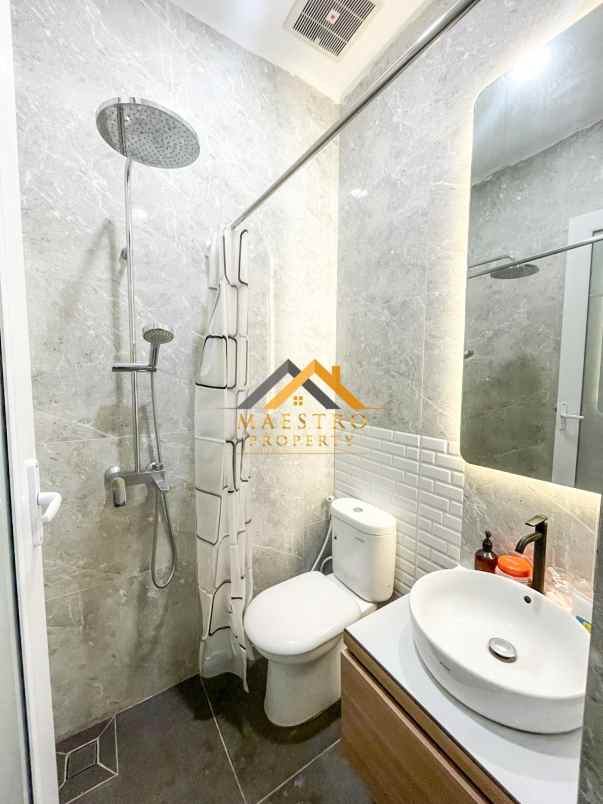 dijual villa komplek imperial mansion