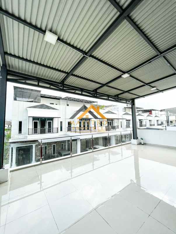 dijual villa komplek imperial mansion