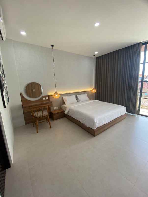 dijual villa padonan