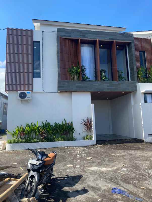 dijual villa padonan canggu