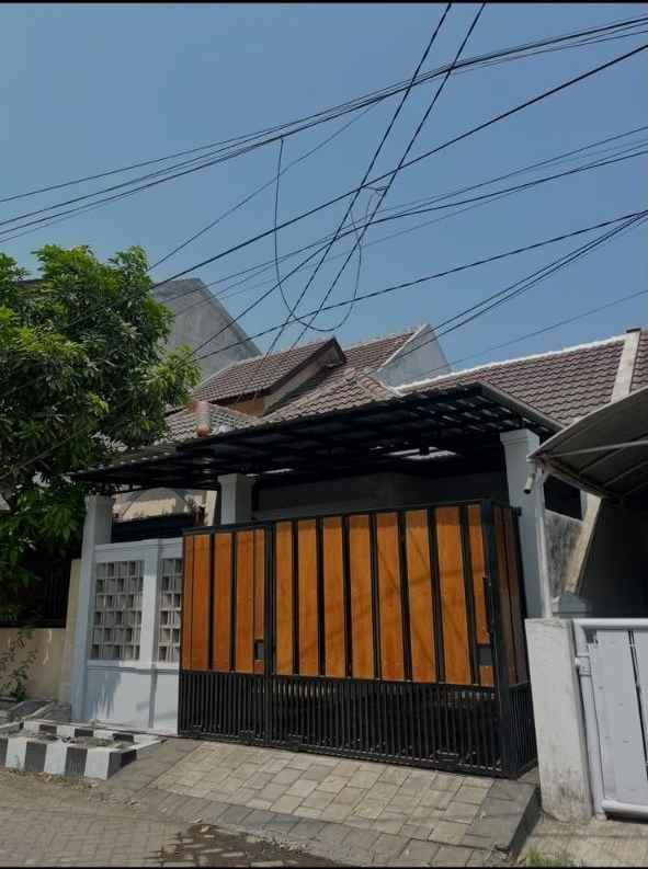 dikontrakkan rumah siap huni wiguna selatan