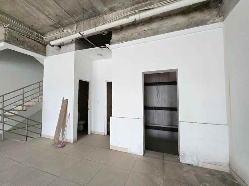 disewakan ruko gudang kantor jalan boulevard raya