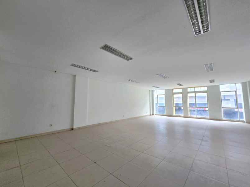 disewakan ruko gudang kantor jalan boulevard raya