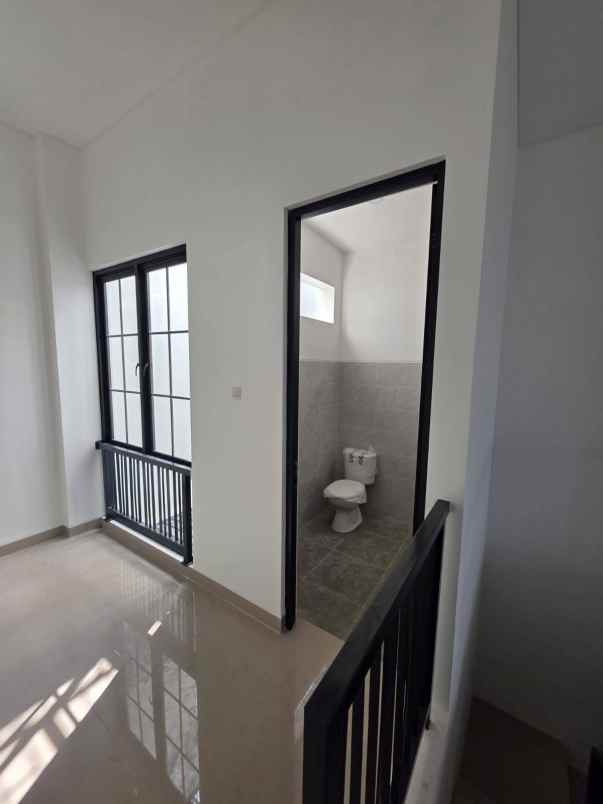 disewakan ruko gudang kantor raya darmo baru barat