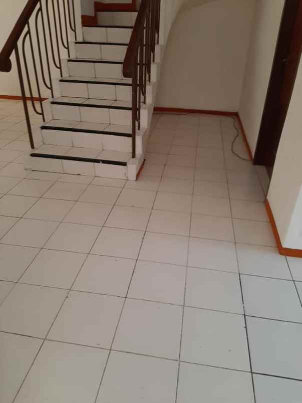 disewakan rumah 2 lt baru renovasi kelapa gading