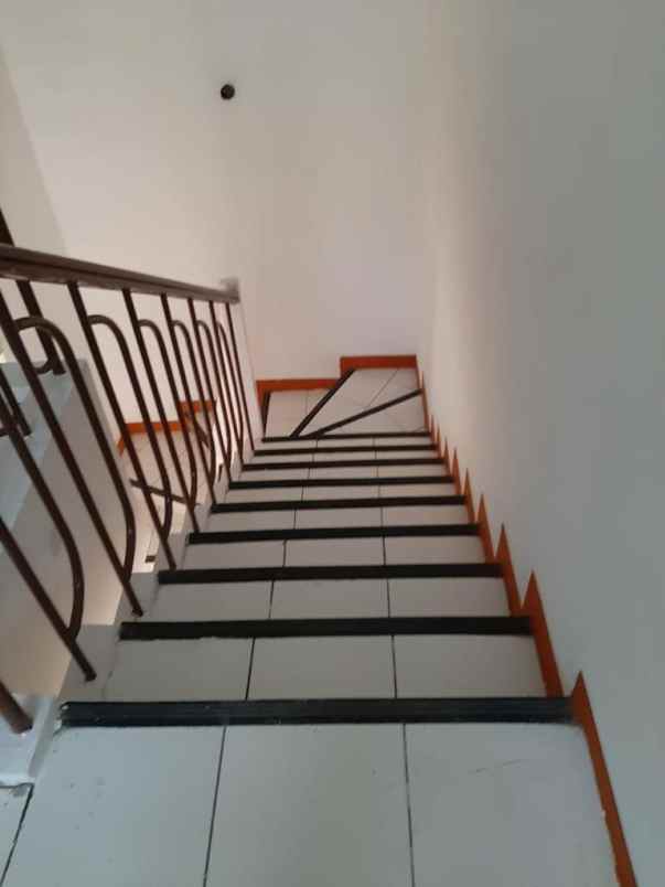 disewakan rumah 2 lt baru renovasi kelapa gading