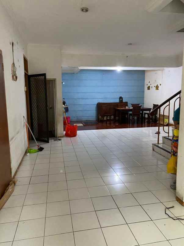 disewakan rumah 2 lt baru renovasi kelapa gading