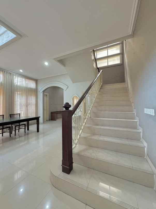 disewakan rumah central park a yani ketintang
