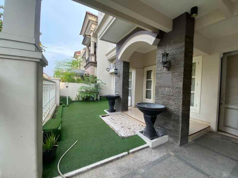 disewakan rumah central park a yani ketintang