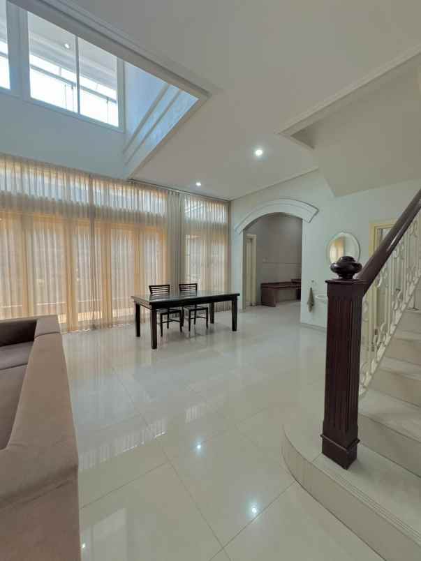 disewakan rumah central park a yani ketintang