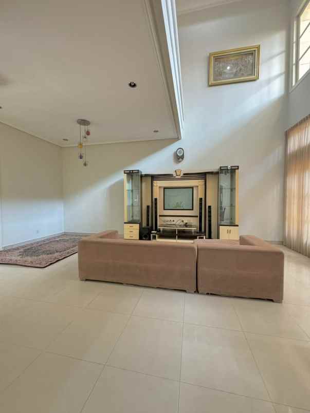 disewakan rumah central park a yani ketintang