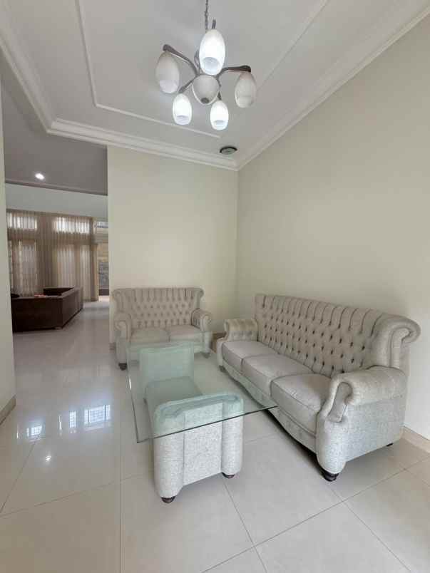 disewakan rumah central park a yani ketintang