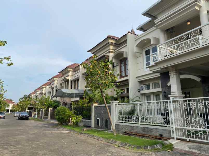 disewakan rumah central park a yani ketintang