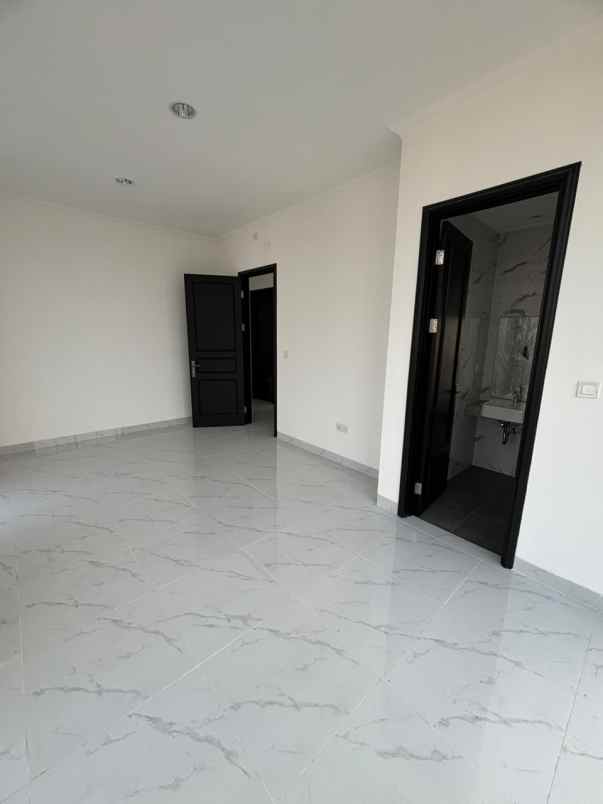 disewakan rumah cluster pasir putih pik2