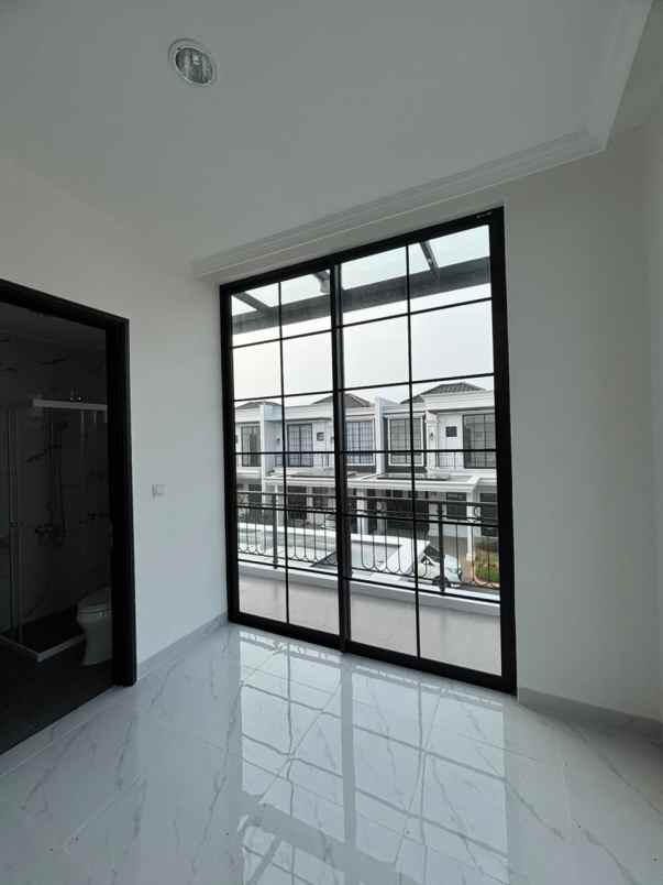 disewakan rumah cluster pasir putih pik2