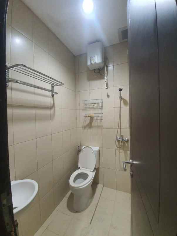 disewakan rumah cluster shinano jakarta