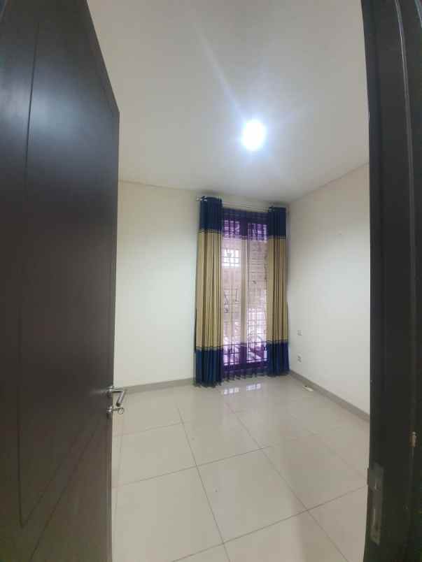disewakan rumah cluster shinano jakarta