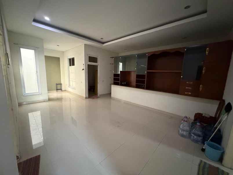 disewakan rumah gayung kebonsari