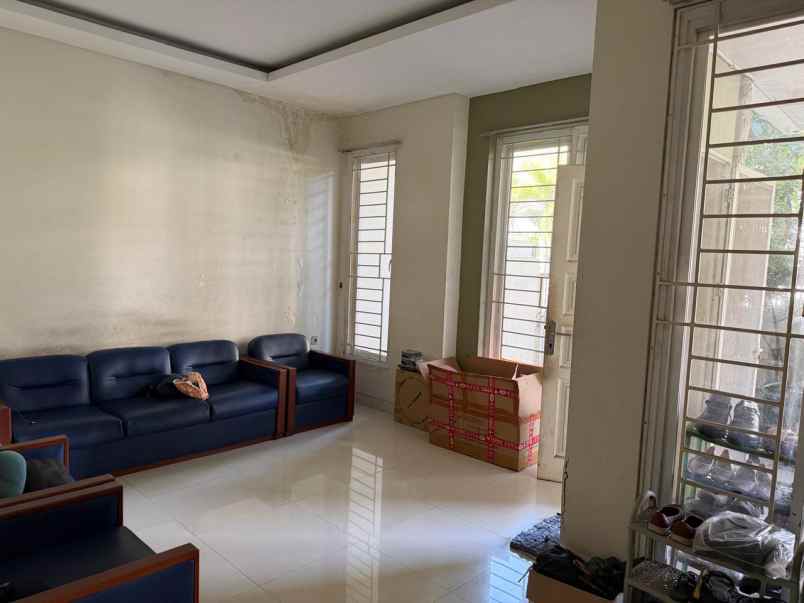 disewakan rumah gayung kebonsari