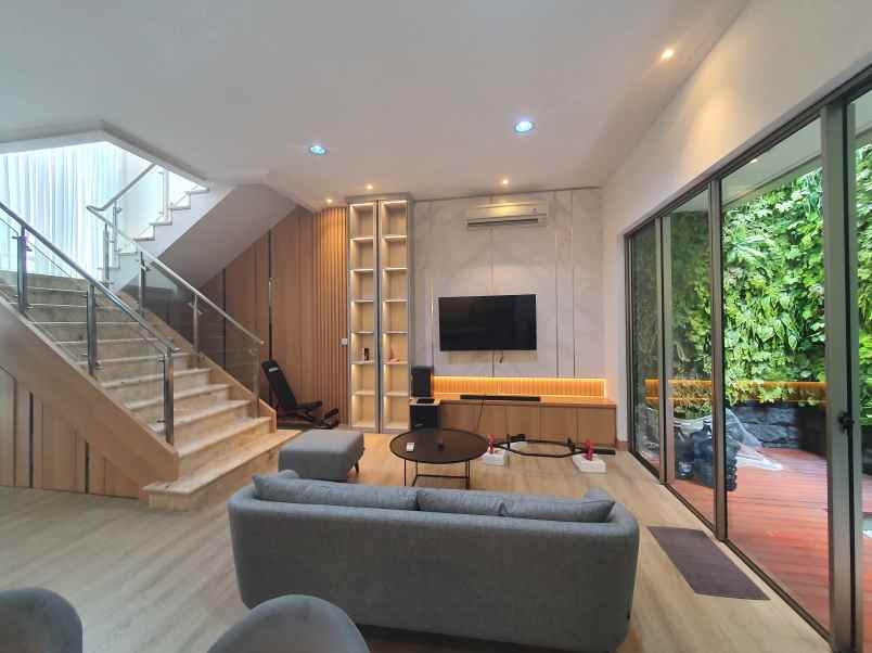 disewakan rumah golf island pik