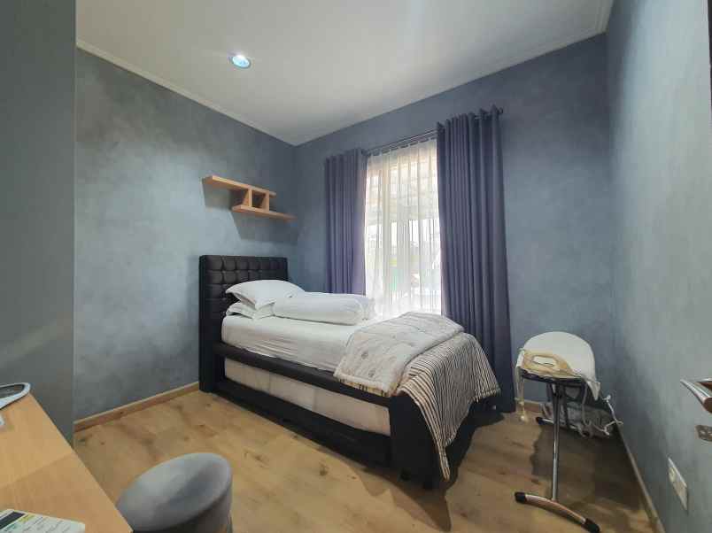 disewakan rumah golf island pik