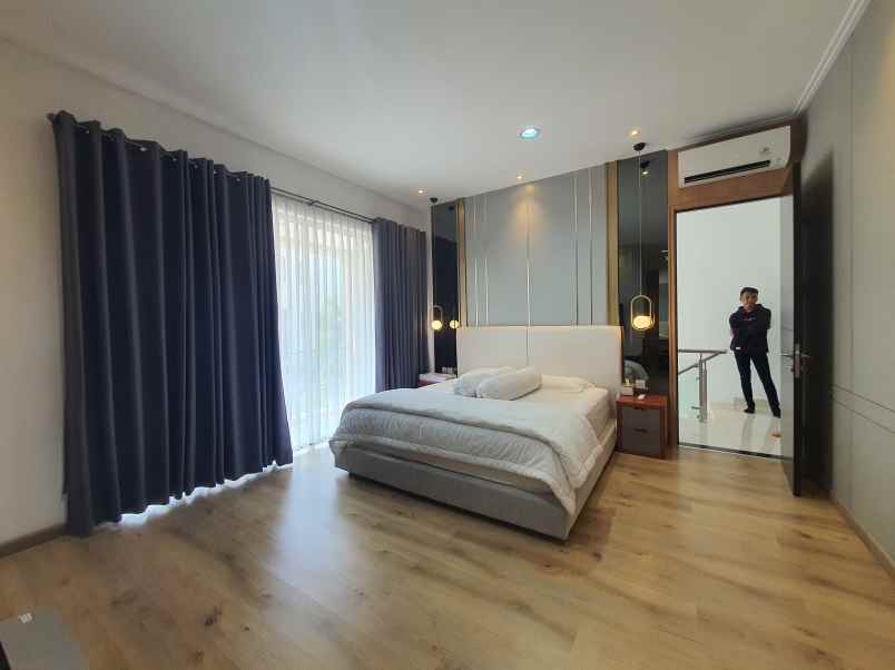 disewakan rumah golf island pik
