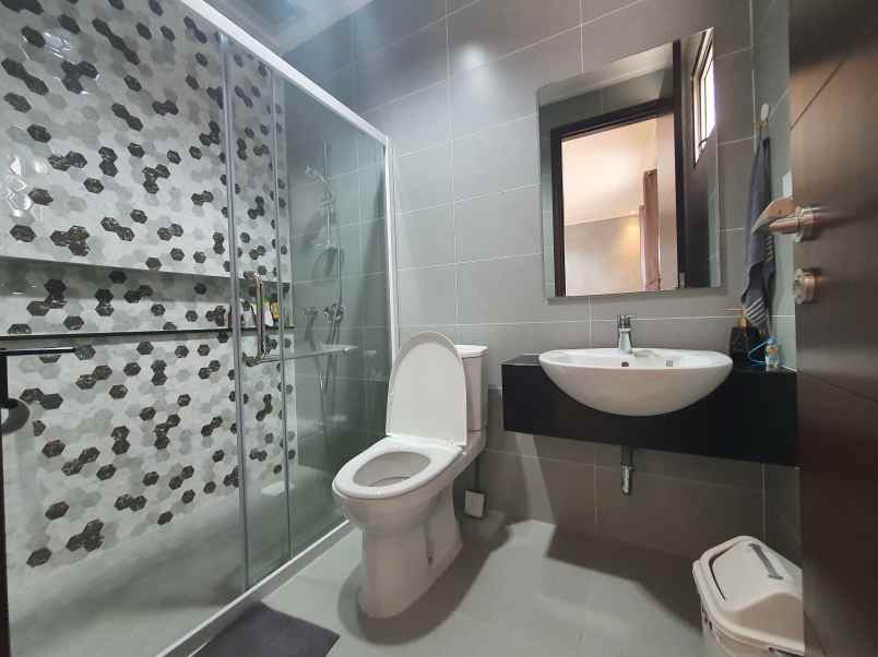 disewakan rumah golf island pik