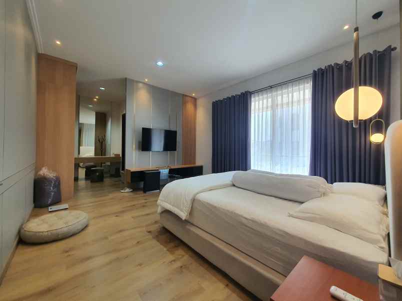 disewakan rumah golf island pik