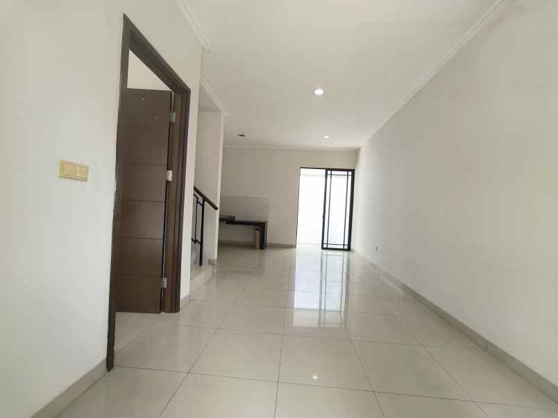 disewakan rumah green lake city asia