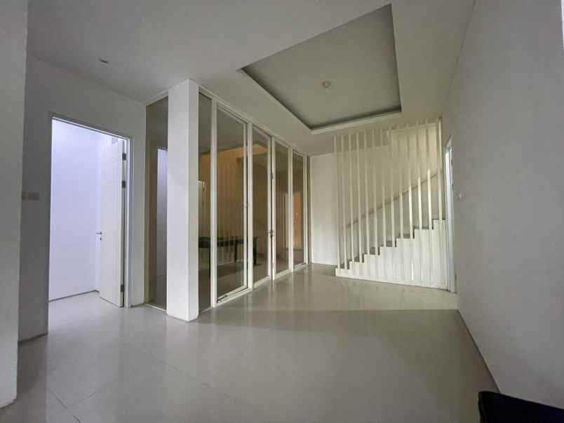 disewakan rumah jalan royal residence