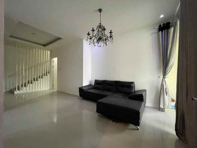 disewakan rumah jalan royal residence