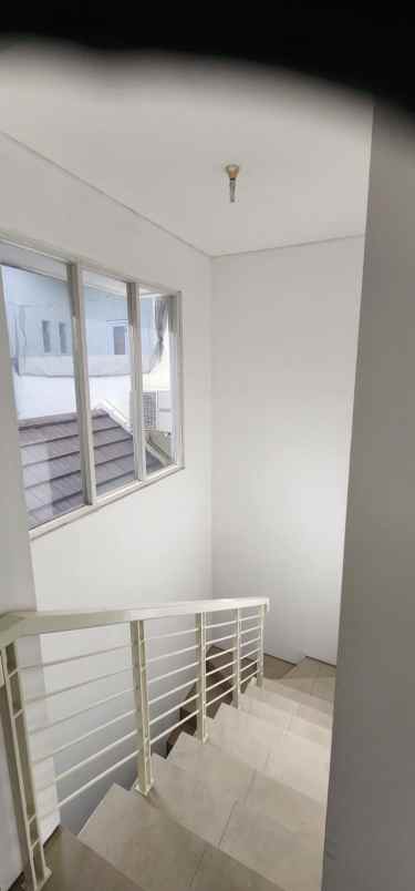 disewakan rumah jalan royal residence