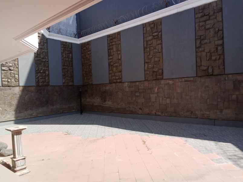 disewakan rumah satelit row 3 mobil surabaya barat