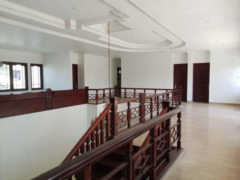 disewakan rumah satelit row 3 mobil surabaya barat