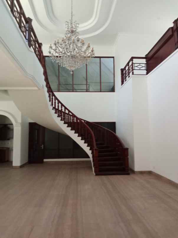 disewakan rumah satelit row 3 mobil surabaya barat